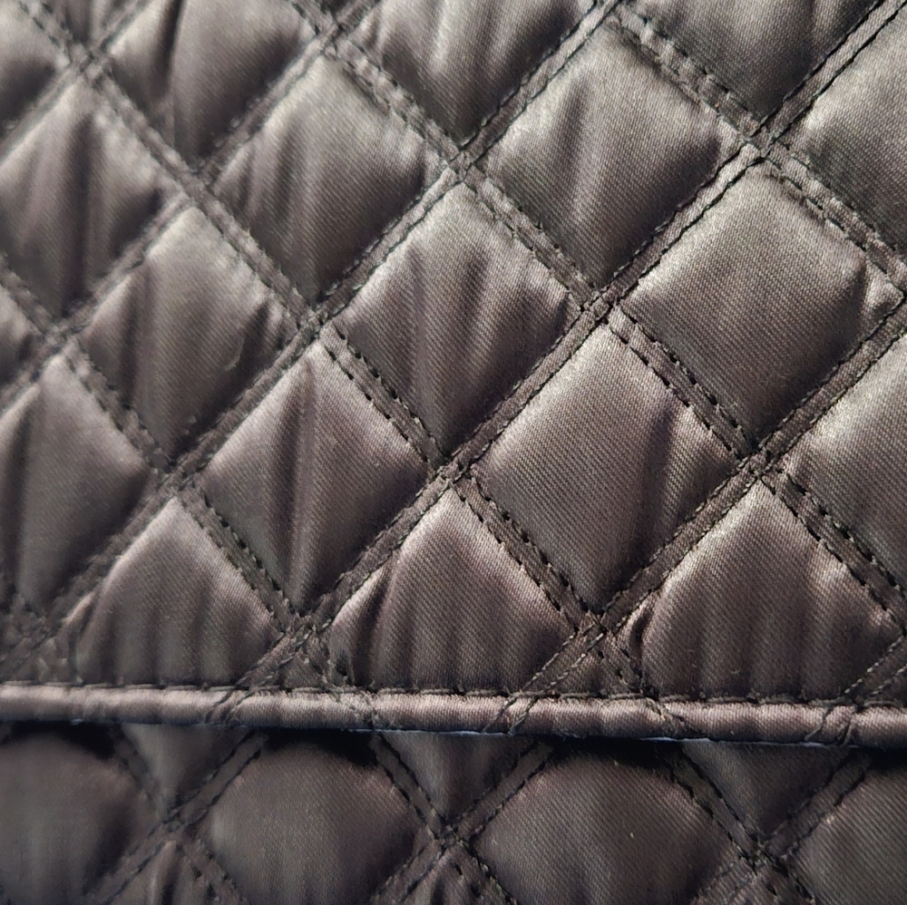 Chic Quilted Clutch in Luxurious Silver - Picture 12 of 12
